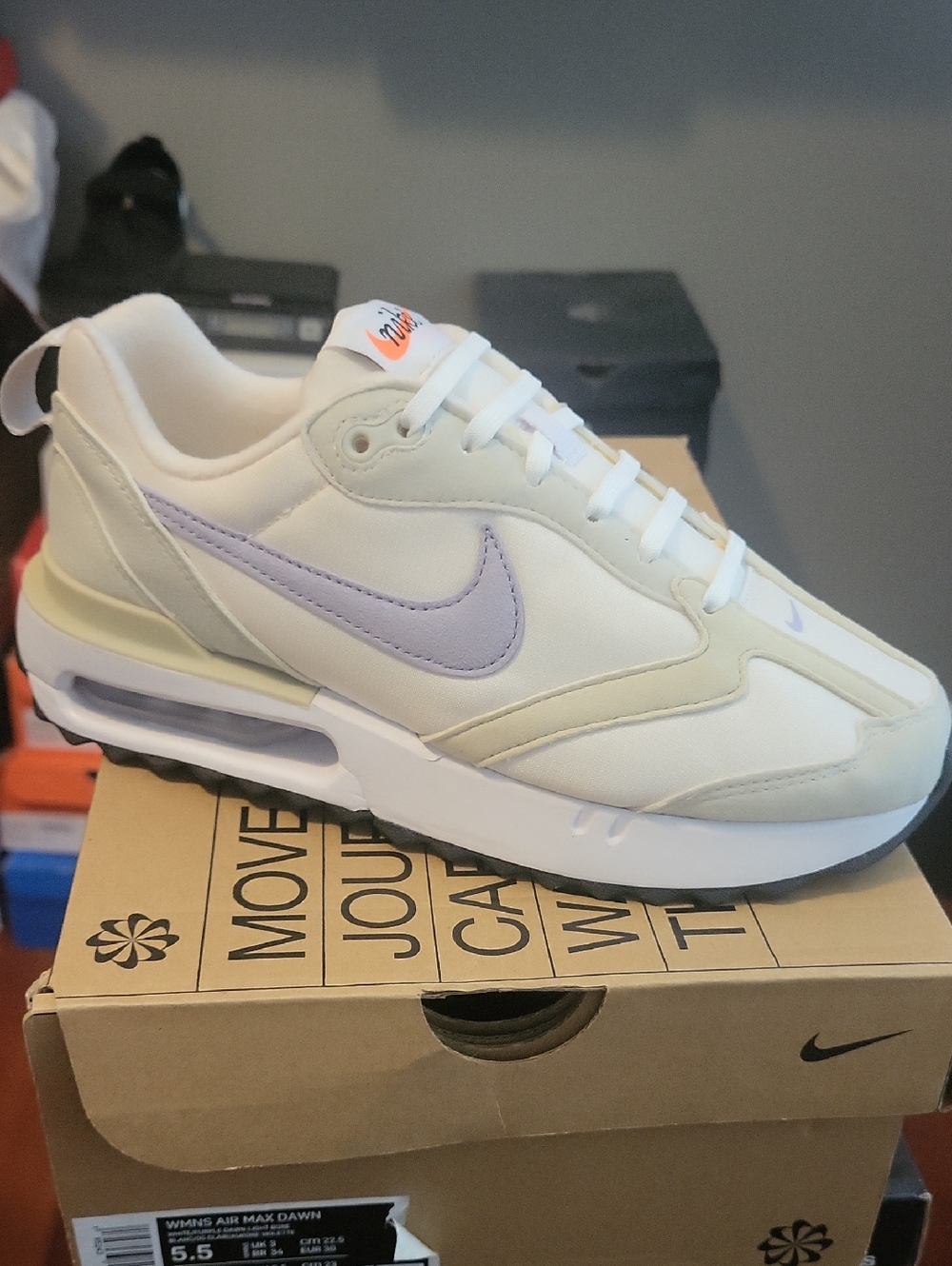 Nike Air Max Dawn White Purple Light Bone. Women's 5.5 Medium.New Inbox